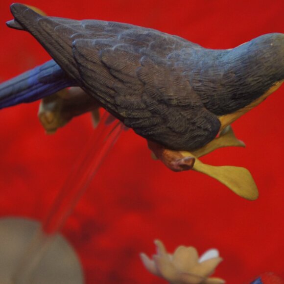 Franklin Mint porcelain African parrot set. On long crystal glass stem - Picture 3 of 9